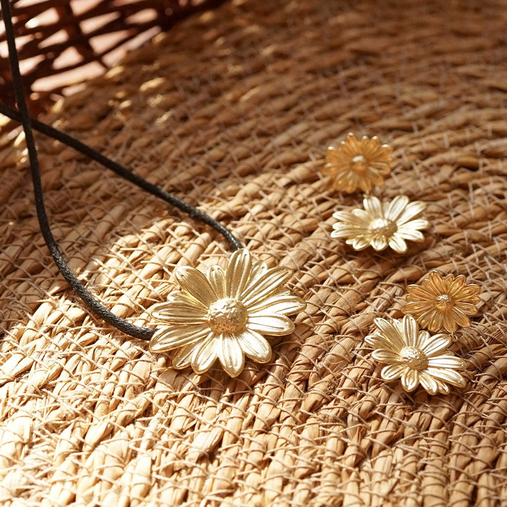 Daisy Large Cord Flower Necklace 18ct Gold Plate